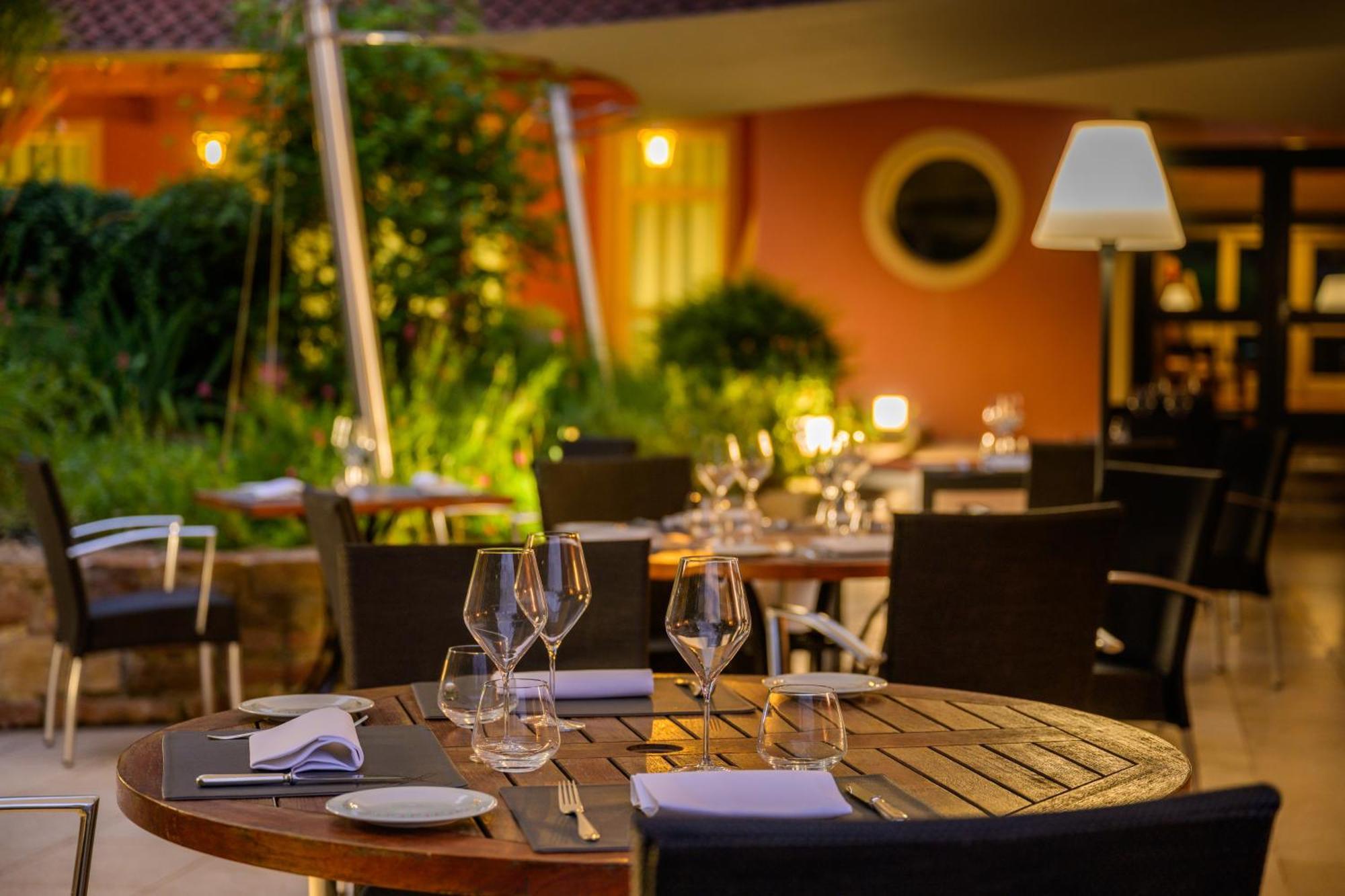 Отель Le Moulin Du Gastronome Charnay-les-Macon Экстерьер фото